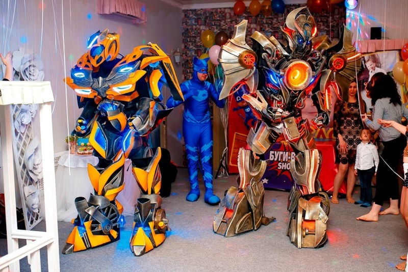 Шоу трансформирующихся роботов