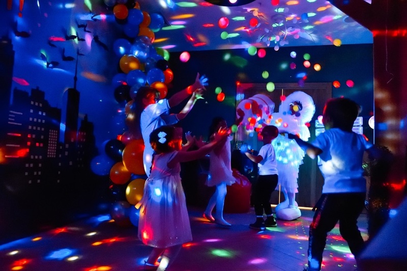 Световое неоновое шоу